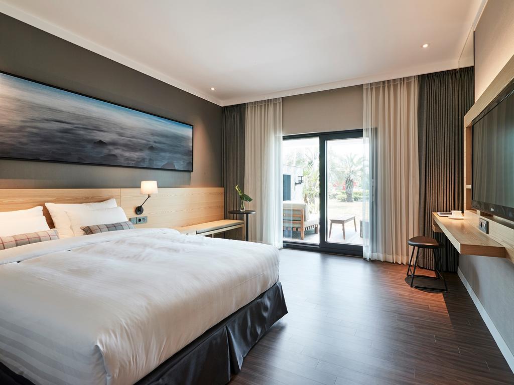 The Suites Hotel Jeju Seogwipo Exterior foto