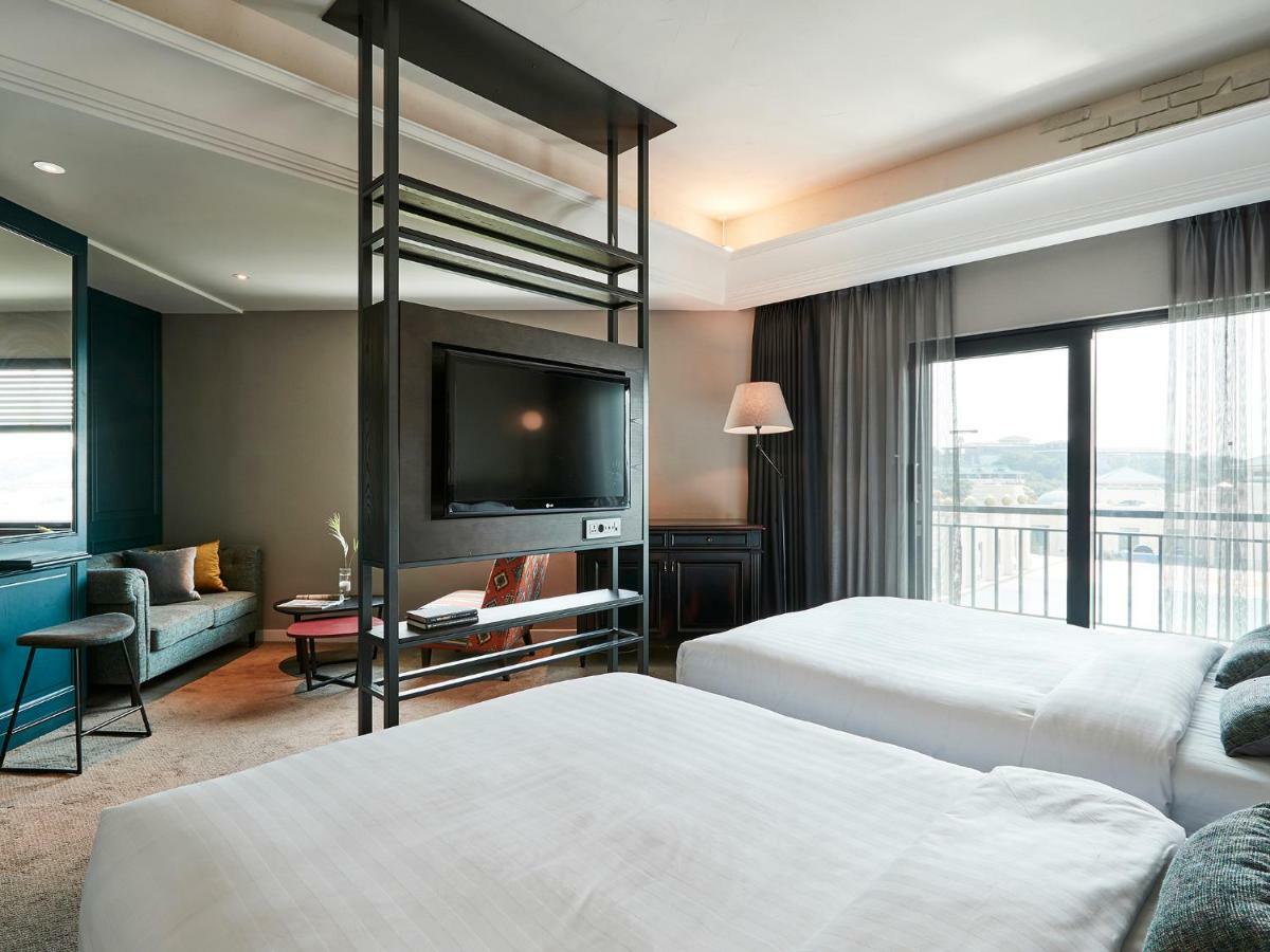 The Suites Hotel Jeju Seogwipo Exterior foto
